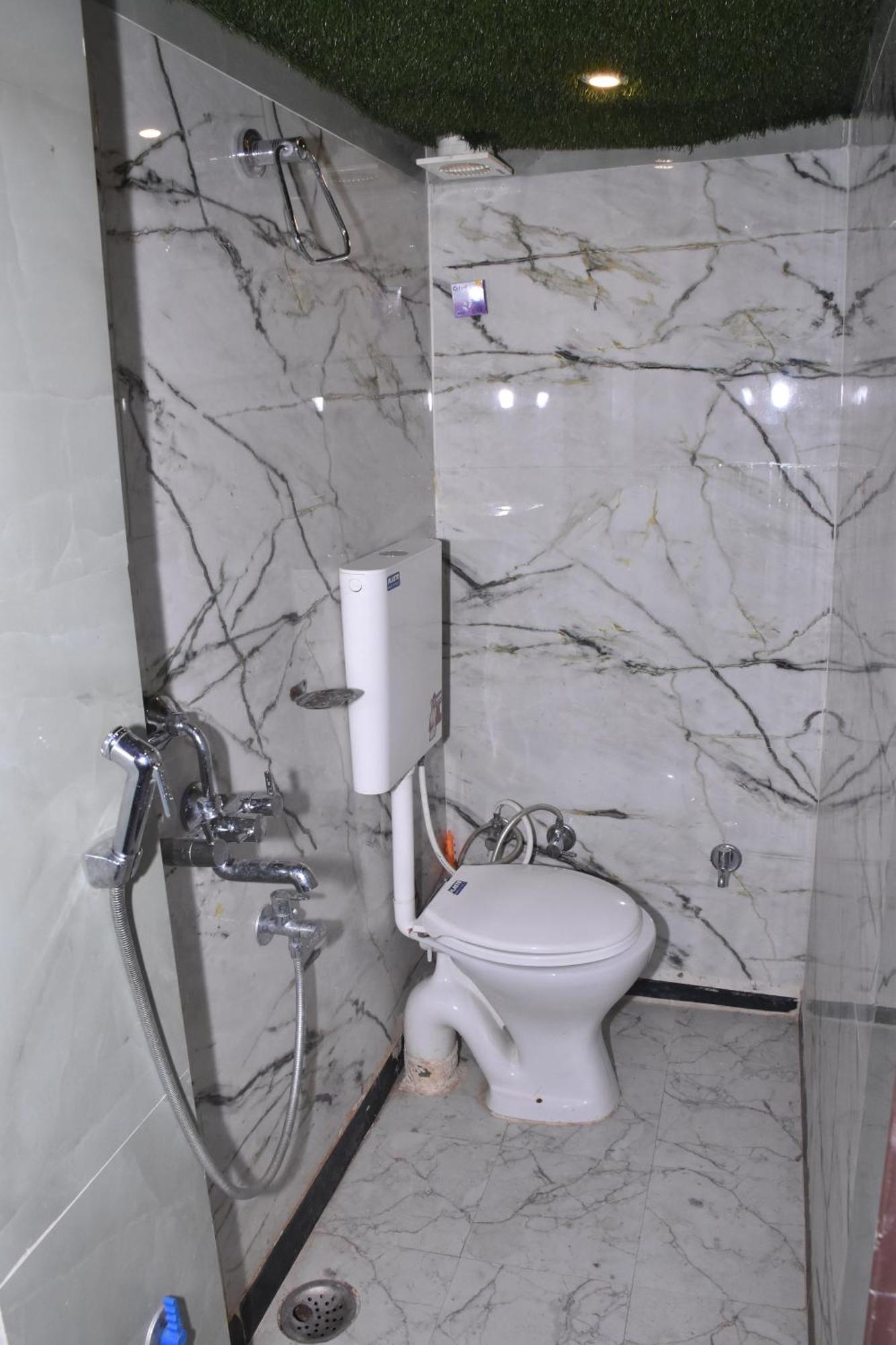 Veda'S Grand P.G Hotel Варанаси Екстериор снимка