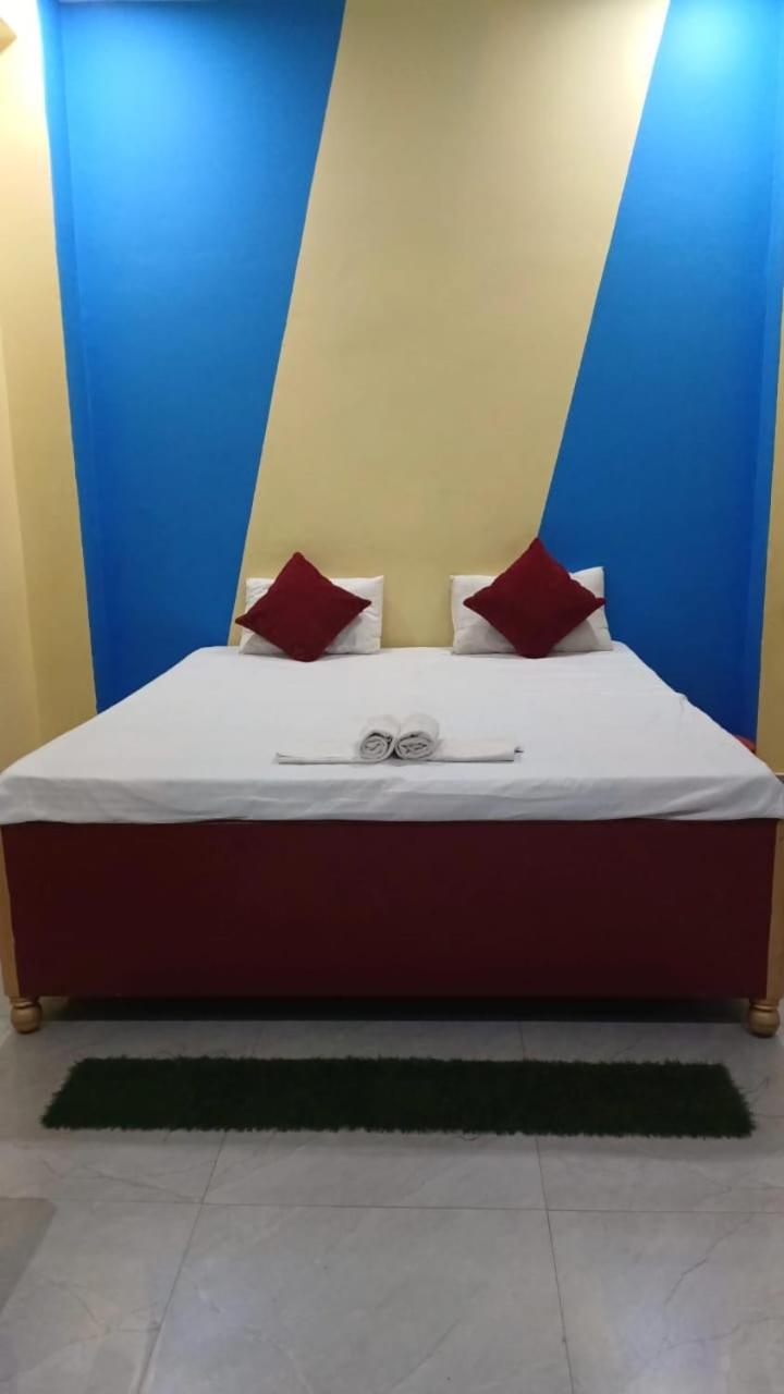 Veda'S Grand P.G Hotel Варанаси Екстериор снимка